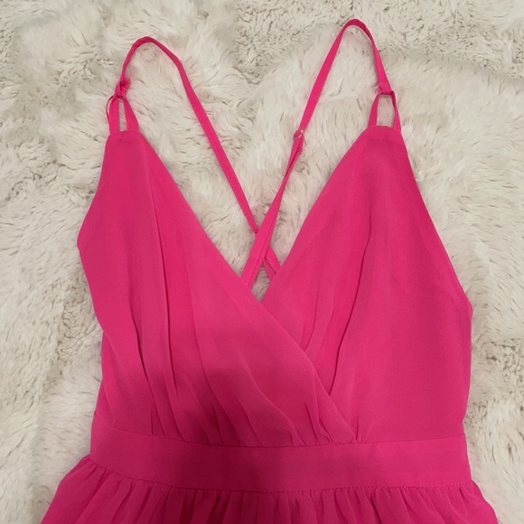 PINK ROMPER SUPER FLATTERING - Picture 2 of 3